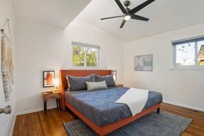 3 bedrooms, desk, iron/ironing board, free WiFi - The Radical Retro at the EXPO! 3 BR/2 BATH (Tulsa)