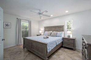 3 bedrooms, free WiFi, bed sheets - Resort-like Backyard Oasis Vacation Home w/ GRILL (Cape Coral)
