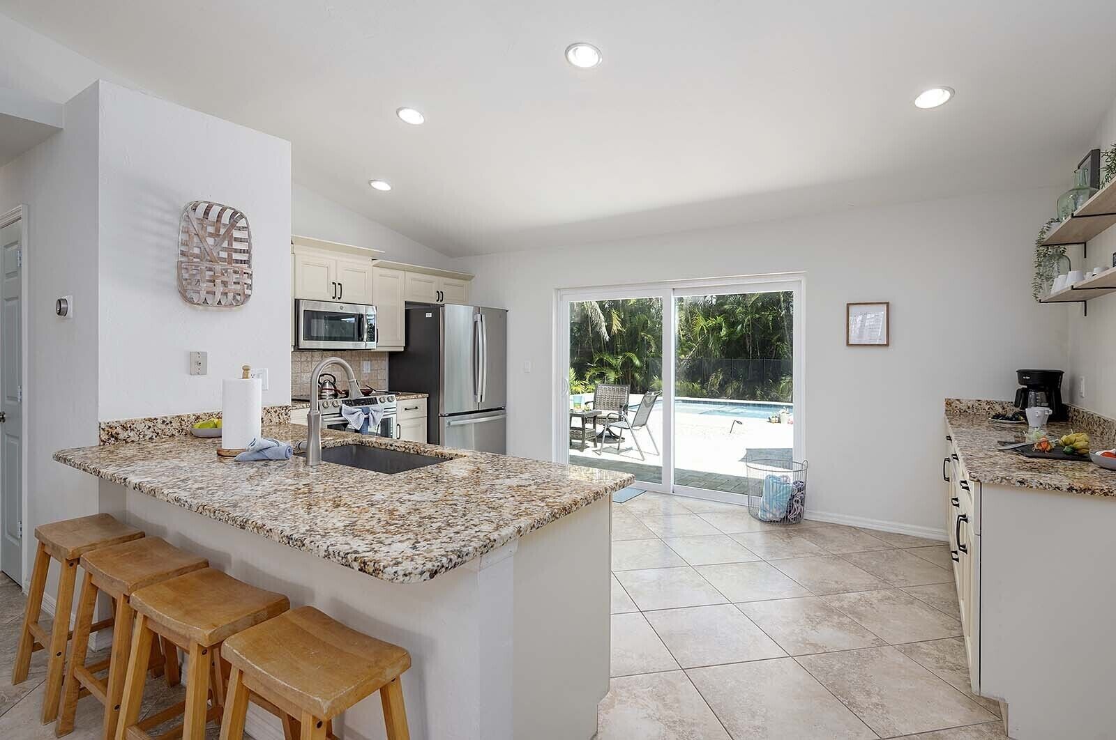 冰箱、微波炉、烤箱、炉灶