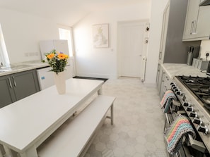 Cottage | Cuisine privée | Réfrigérateur, micro-ondes, lave-vaisselle, bouilloire électrique