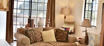 Walking distance to Los Olivos on working ranch in wine country.