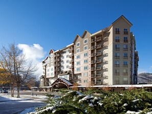 Exterior - Beaver Creek adjacent, Sheraton luxury - last unit (Avon)