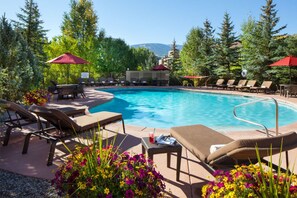 Outdoor pool - Beaver Creek adjacent, Sheraton luxury - last unit (Avon)