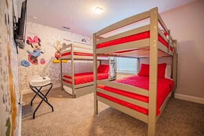 4 chambres, fer et planche à repasser, lit de bébé portatif