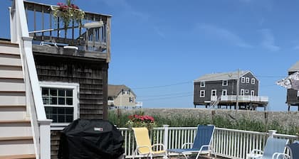 4 Bedroom Cape house - steps to the beach