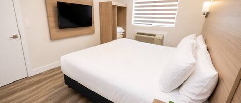 Premium Suite Mountain View and Patio | Premium bedding, down comforters, pillowtop beds, in-room safe
