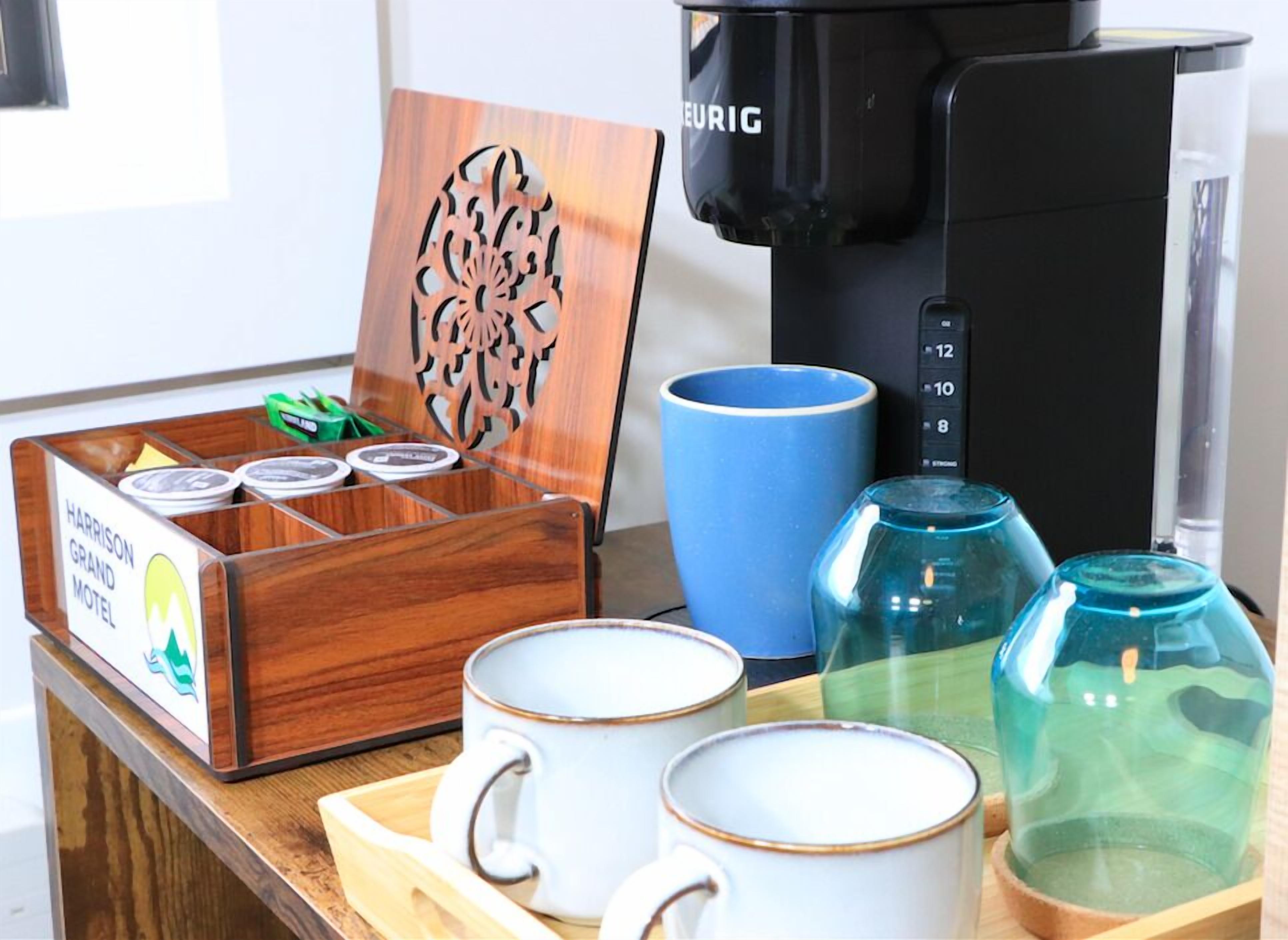 Microwave, paper towels