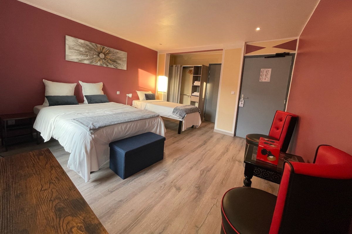 Ropa de cama de alta calidad, colchones con efecto memoria y minibar