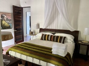 4 soverom, skrivebord, strykejern/-brett og wi-fi (inkludert)