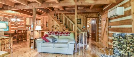 TV connectée, cheminée, lecteur de DVD, baby-foot