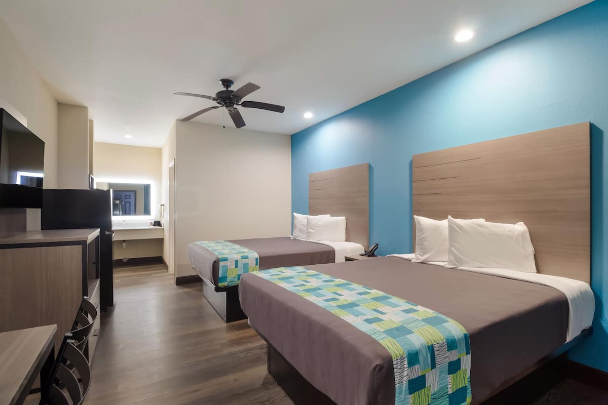 Standard Double Room, 2 Katil Kelamin (Double) | Meja, ruang kerja komputer riba, seterika/papan seterika, Wi-fi percuma