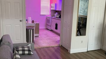 Deluxe-huoneisto | Oleskelualue | LED-televisio, takka, suoratoistopalvelut