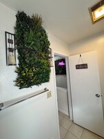 Deluxe Apartment | Bathroom | Combined shower/tub, hair dryer, towels, soap