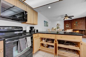 Fridge, microwave, oven, stovetop - Stylish, Spacious and clean Vegas Vacation Home (Las Vegas)