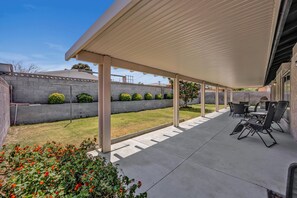 Terrace/patio - Stylish, Spacious and clean Vegas Vacation Home (Las Vegas)