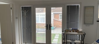 Lodge , air con , Free Parking , Mini bar