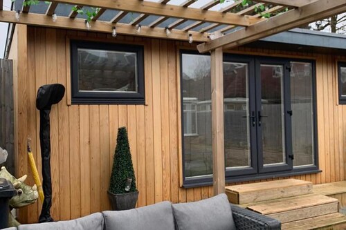 Lodge , air con , Free Parking , Mini bar