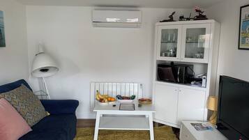 Ferienhaus | Wohnbereich | 30-Zoll-Fernseher mit Kabelempfang