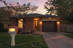 Exterior - Hartland's Hideaway! (Lexington)