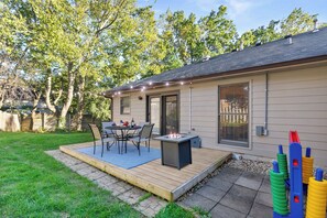 Outdoor dining - Hartland's Hideaway! (Lexington)