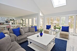 House, Multiple Beds, Kitchen, Garden View (10 Genoa Court) | Living area | 40-inch TV with digital channels