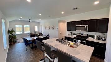 NEW 3BR Spacious & Lux House 10 Min IAH | Private kitchen | Full-sized fridge, microwave, oven, stovetop