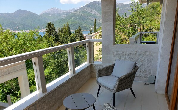 Property grounds - Luxury apartment with sea view 10 mn from the beach (Donja Lastva)