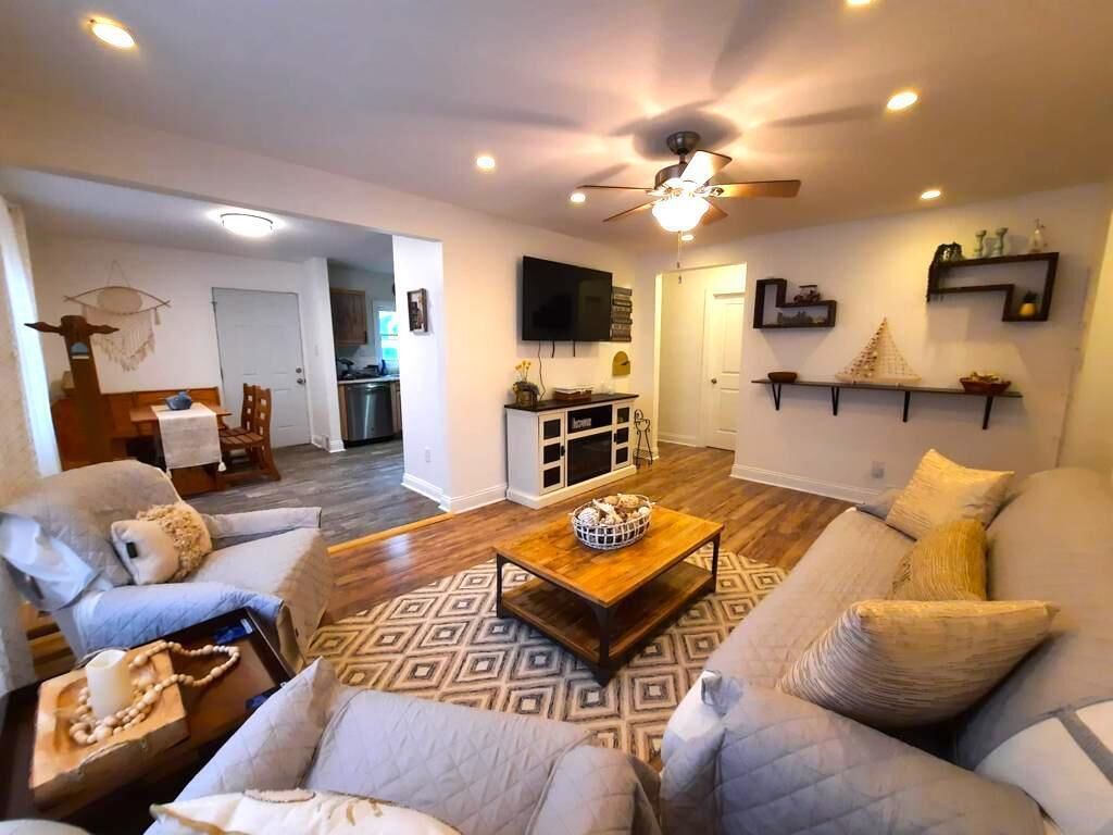 NEW ★ 🤩| Close to Beaches | Golf course | Private Deck | Central Air | 5 beds
