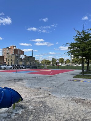 Children's play area - outdoor - Downtown Suite - Close to Topgolf, Horseshoe Casino, UM Baltimore (Baltimore)