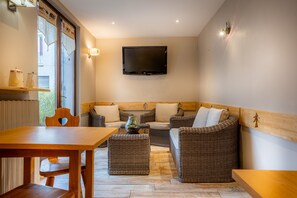 Lobby sitting area - La Rencluse (Saint-Mamet)