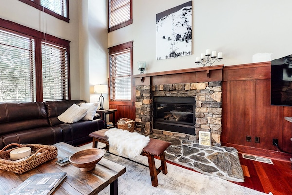 Téléviseur connecté, foyer, jeux vidéo, lecteur de DVD