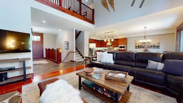 Smart TV, caminetto, videogiochi, lettore DVD