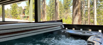 Luxurious and Elegant Mountain Living in the Heart of Mammoth. Ski,Golf,Jaccuzi