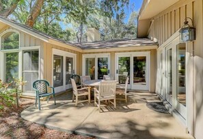 Casa, varias camas, cocina, vista a la alberca | Balcón