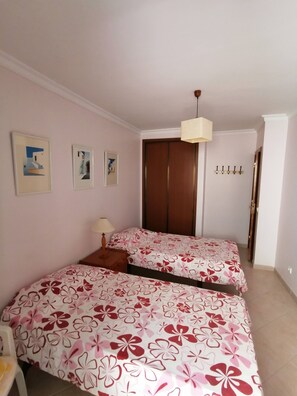 2 Schlafzimmer, Bügeleisen/Bügelbrett, kostenloses WLAN, Bettwäsche