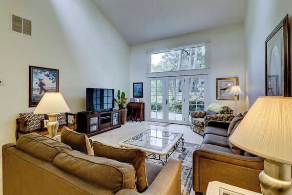 House, Multiple Beds, Pool Access, Garden View (14 Stoney Creek) | Living area | 40-inch TV with cable channels - 14 Stoney Creek at The Sea Pines Resort (Hilton Head Island)