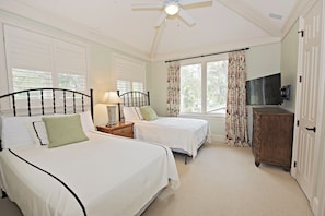 5 bedrooms, free WiFi, bed sheets