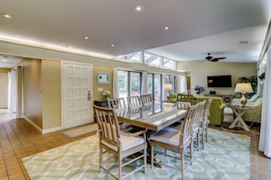 House, Multiple Beds, Kitchen, Pool View (20 Ruddy Turnstone) | Dining