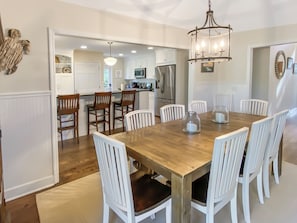 House, Multiple Beds, Kitchen, Pool View (21 Wren Drive) | Dining