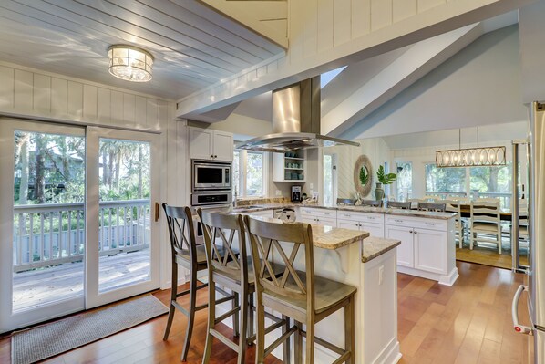 Casa, varias camas, acceso a la alberca, vista al jardín (22 Wood Ibis) | Cocina privada | Refrigerador, microondas, horno y parrilla de estufa 