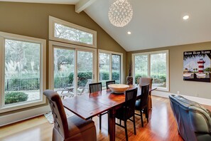 House, Multiple Beds, Kitchen, Pool View (28 Marsh Drive) | Dining