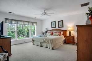 House, Multiple Beds, Kitchen, Pool View (31 S. Beach Lane) | 5 bedrooms, free WiFi, bed sheets - 31 S. Beach Lane at The Sea Pines Resort (Hilton Head Island)