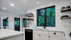 Maison, plusieurs lits, cuisine, vue piscine (31 S. Beach Lane) | Cuisine privée