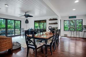 Casa, varias camas, cocina, vistas a la piscina (31 S. Beach Lane) | Restauración