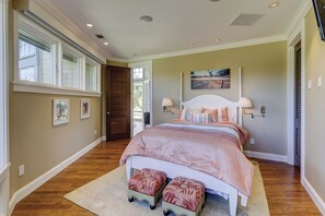 House, Multiple Beds, Balcony, Golf View (38 Windjammer Court) | 5 bedrooms, free WiFi, bed sheets - 38 Windjammer Court at The Sea Pines Resort (Hilton Head Island)