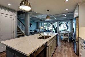 別墅, 多張床, 廚房 (39 Lighthouse Lane) | 私人廚房 | 電冰箱、微波爐、烤箱、爐台