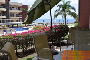 Outdoor dining - A tropical 2 bedroom 2 bathroom resort on the stunning Playa de Coco beach  (Mpio de Cihuatlan)