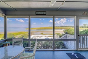 Casa, varias camas, cocina (50 Lands End) | Interior