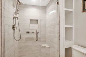 Villa, Mehrere Betten, Küche, Blick auf den Golfplatz (57 Woodbine Villas ) | Badezimmer | Handtücher