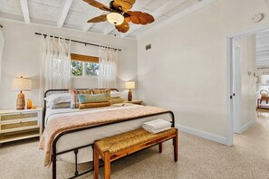 1 bedroom, iron/ironing board, travel cot, free WiFi - Beach Bungalow | Pool | Walk to Dining & Sunset (Indian Rocks Beach)